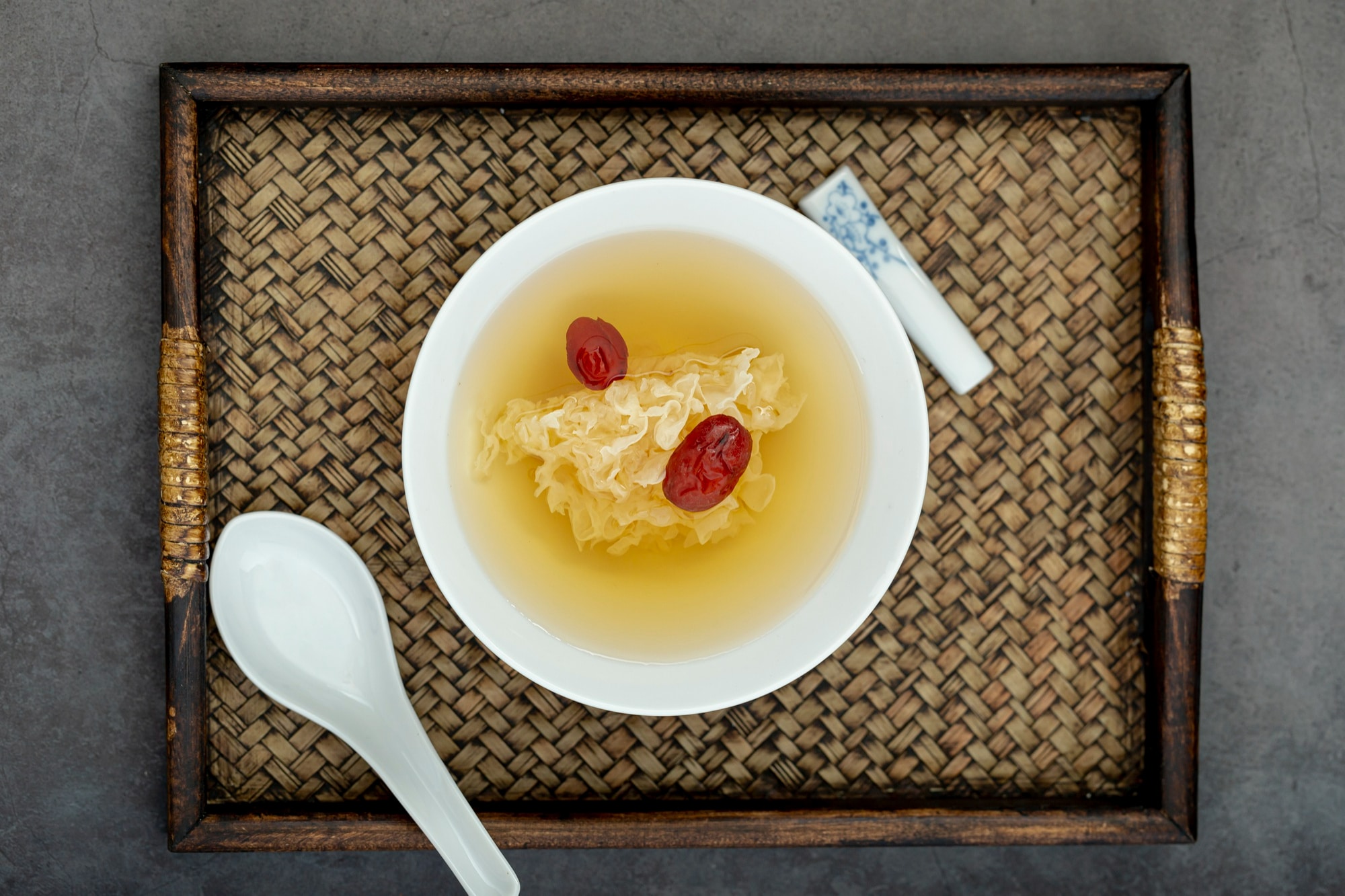 what does bird nest soup tastes like